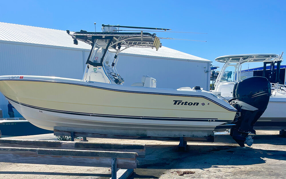 An image of Boat #27 - 27’ TRITON from Anchors Away Boat Rentals